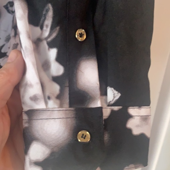 Calvin Klein stunning black and white floral blouse size medium! - Picture 5 of 6